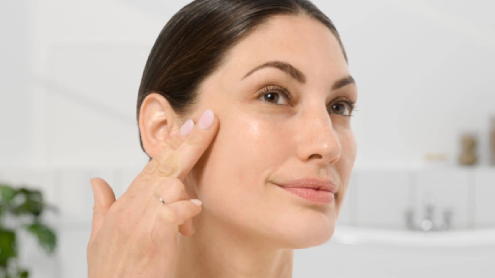 glycerin skincare ingredients feature learn more about this hydrating nourishing ingredient