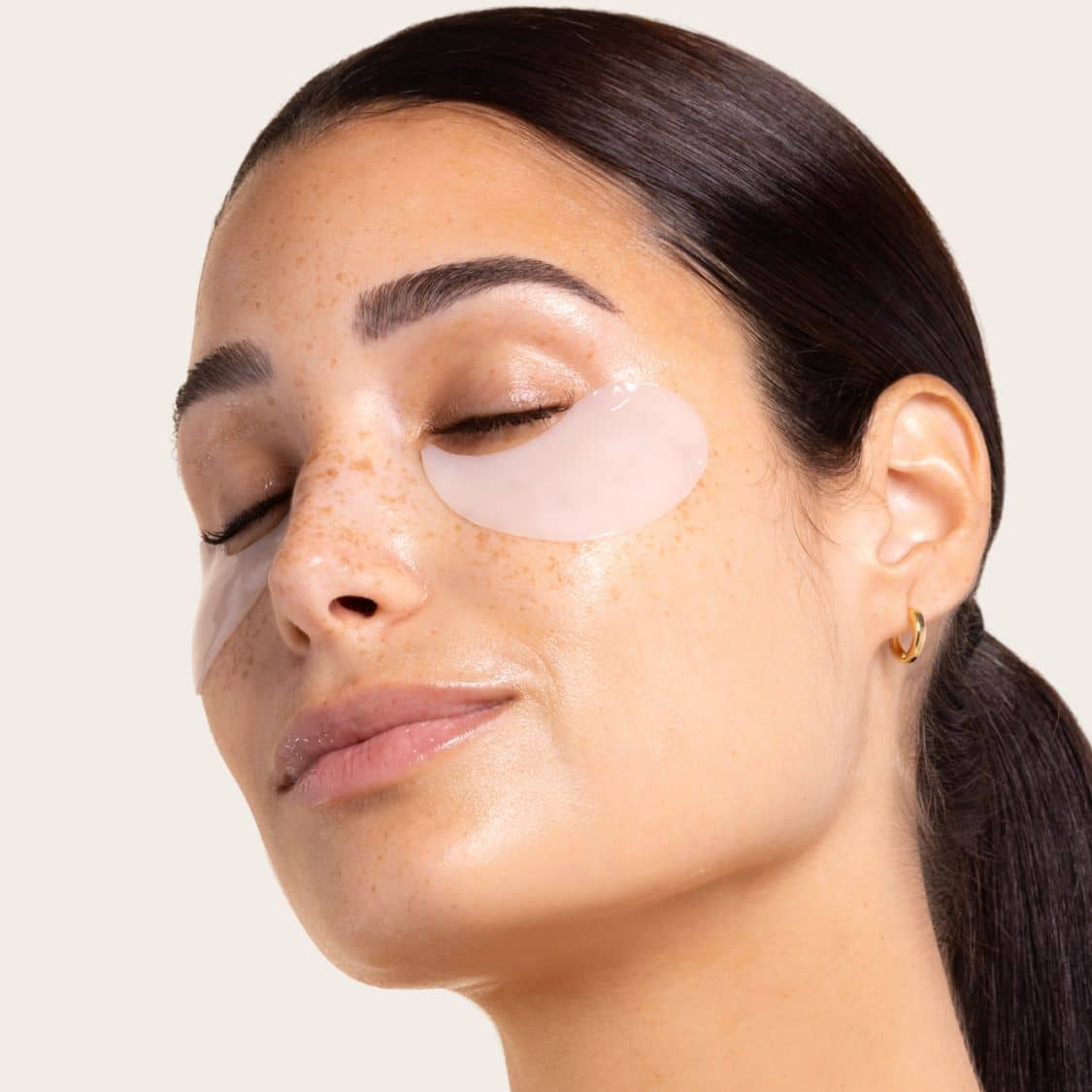 woman-eye-patches-in-use-5-minutes-skin-remedy_1.jpg